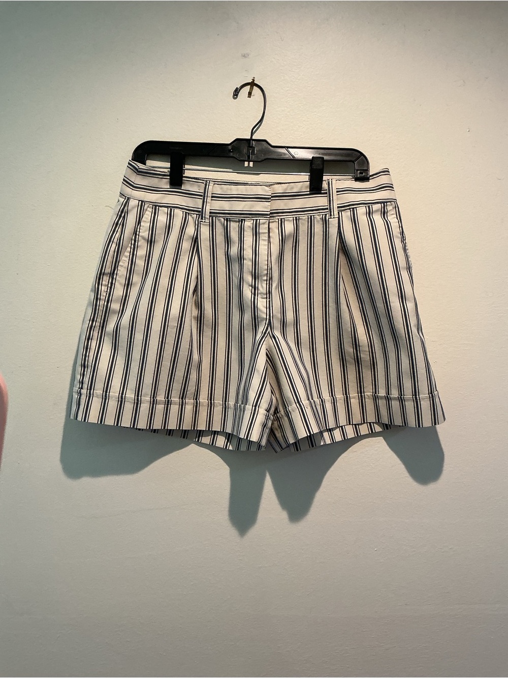 Ann Taylor Striped Pleated Trouser Shorts Cream Navy Blue Women's Size 8